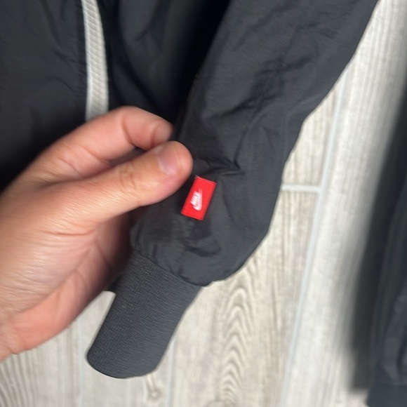 Nike Women’s Sportswear Windrunner jacket size small - Picture 5 of 6